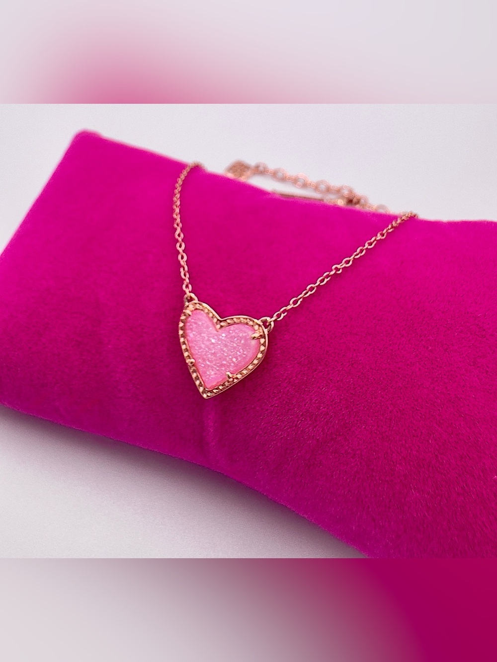 Kendra Scott “Ari Heart Rose Gold Pendant Necklace” in Light Pink Drusy